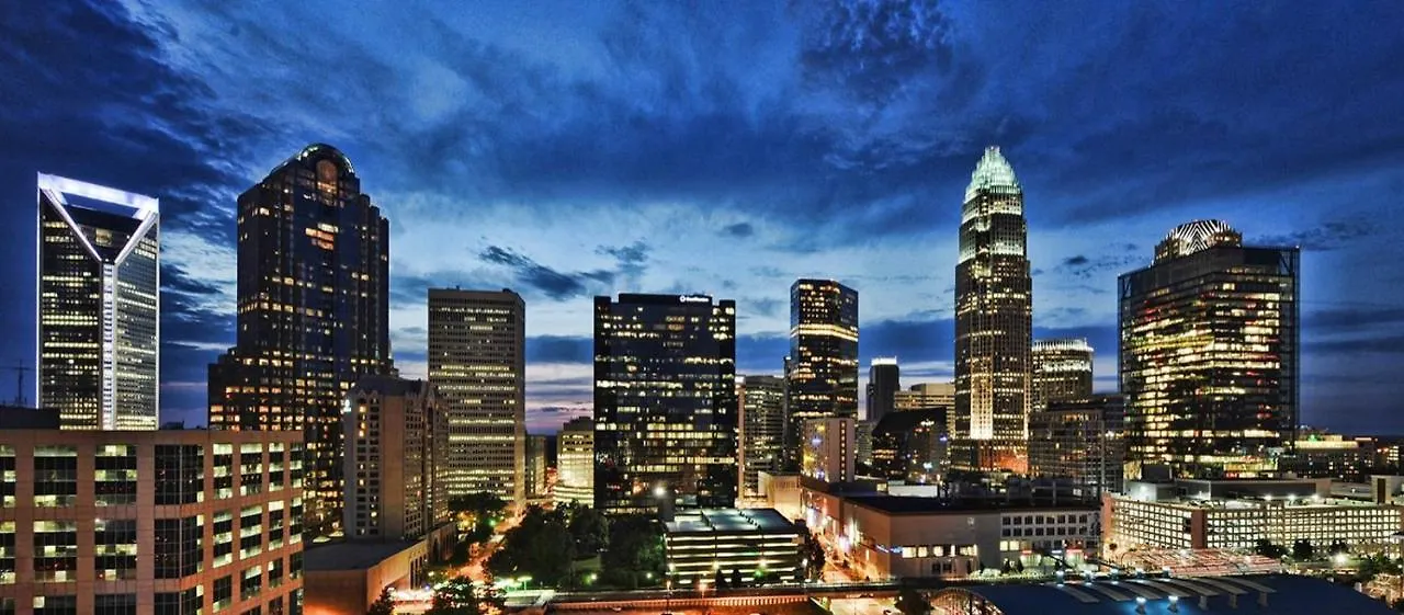 شقة Uptown Gem Spacious Condo With Parking-Wifi-10 Min Walk To Spectrum Center تشارلوت